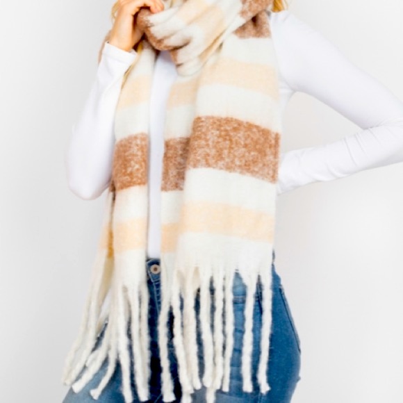 🧨2/$15💰Soft Taupe Scarf - Picture 4 of 7